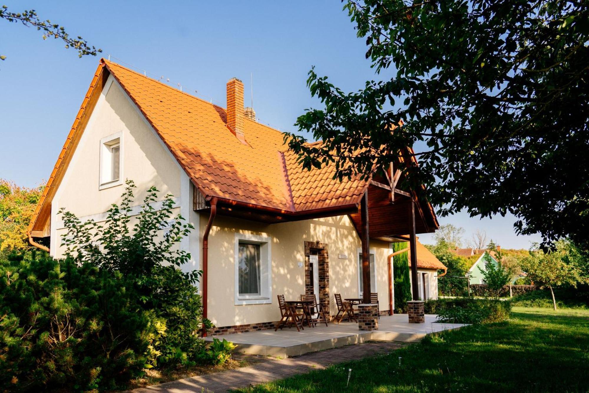 Gurudeva Bhavan Somogyvámos Eksteriør billede